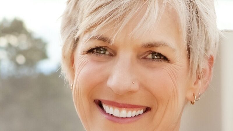 photo of author kelly wendorf